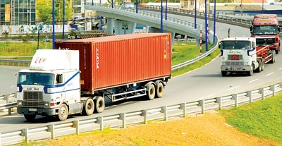 Businesses intend to increase transport fees after recent petrol hike (Photo: SGGP)